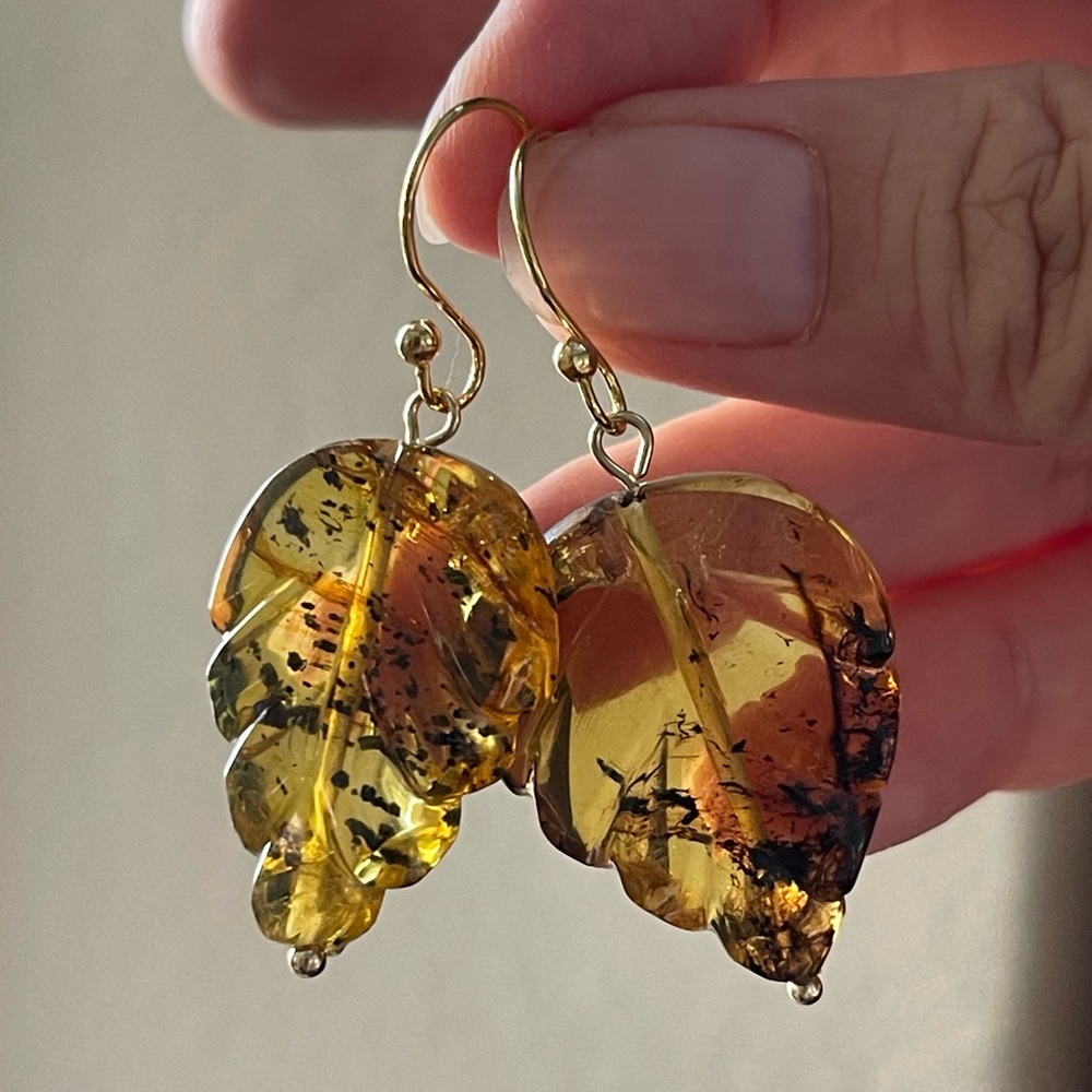 Natural honey amber carved leaf 18K gold plated drop earrings - Picture 5 of 7